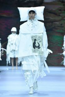 打造冬装新传说 首届 中国皮都杯 辛冬装 时装设计大赛闪耀盛放
